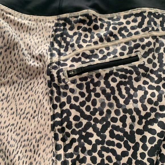 Lululemon Cropped Running Leggings - size 6 - Picture 3 of 3